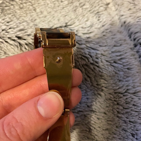 Michael Kors rose gold and tortoise shell watch - Picture 4 of 4